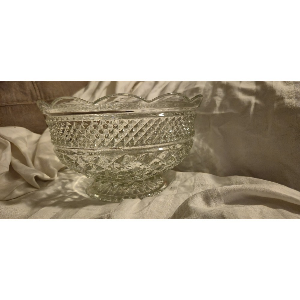 Vintage Diamond‎ Point Glass Pedestal Bowl – Scalloped Rim Candy Dish